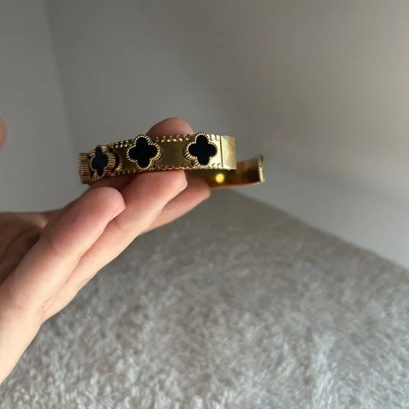 Clover Bangle - Picture 4 of 5